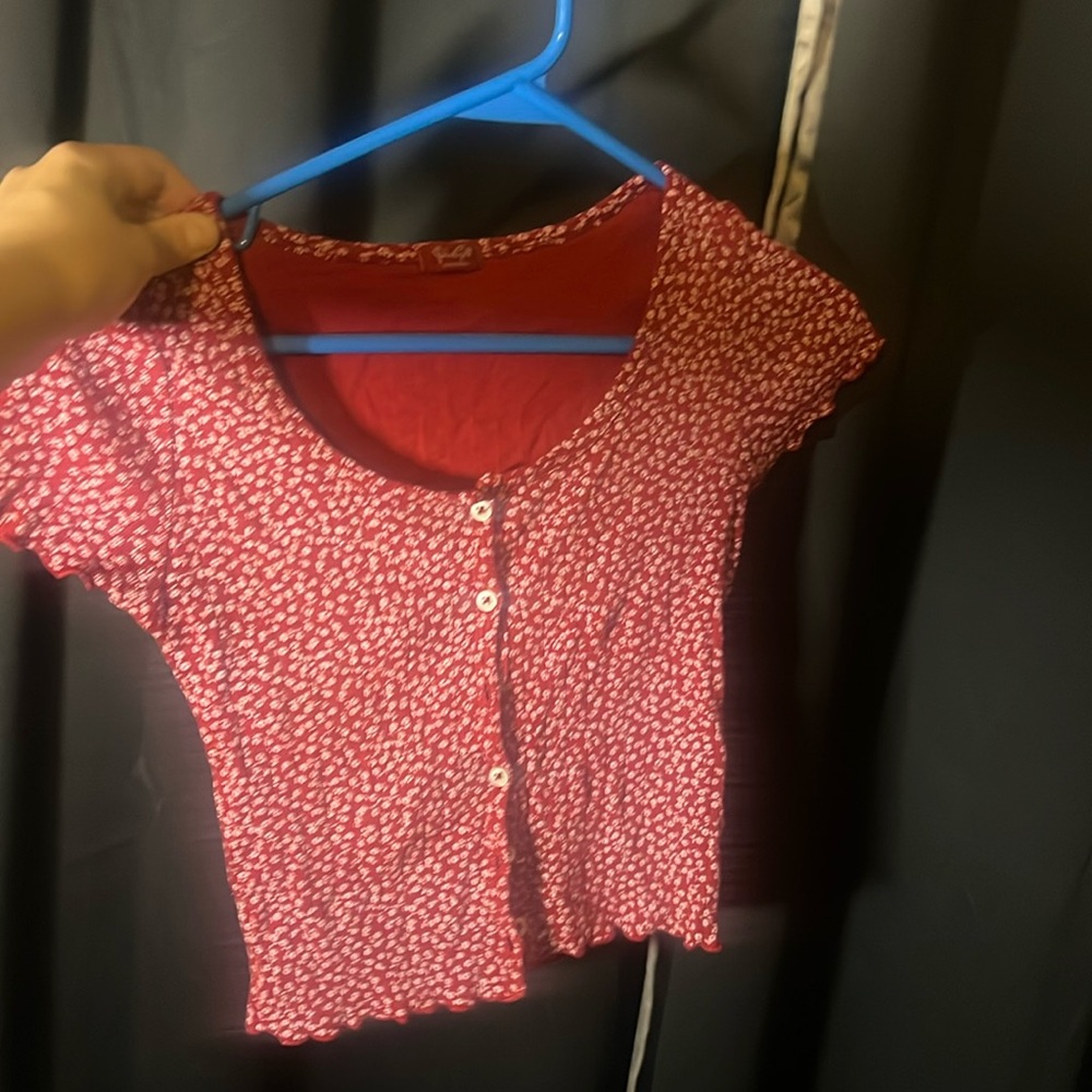 Cropped button floral top